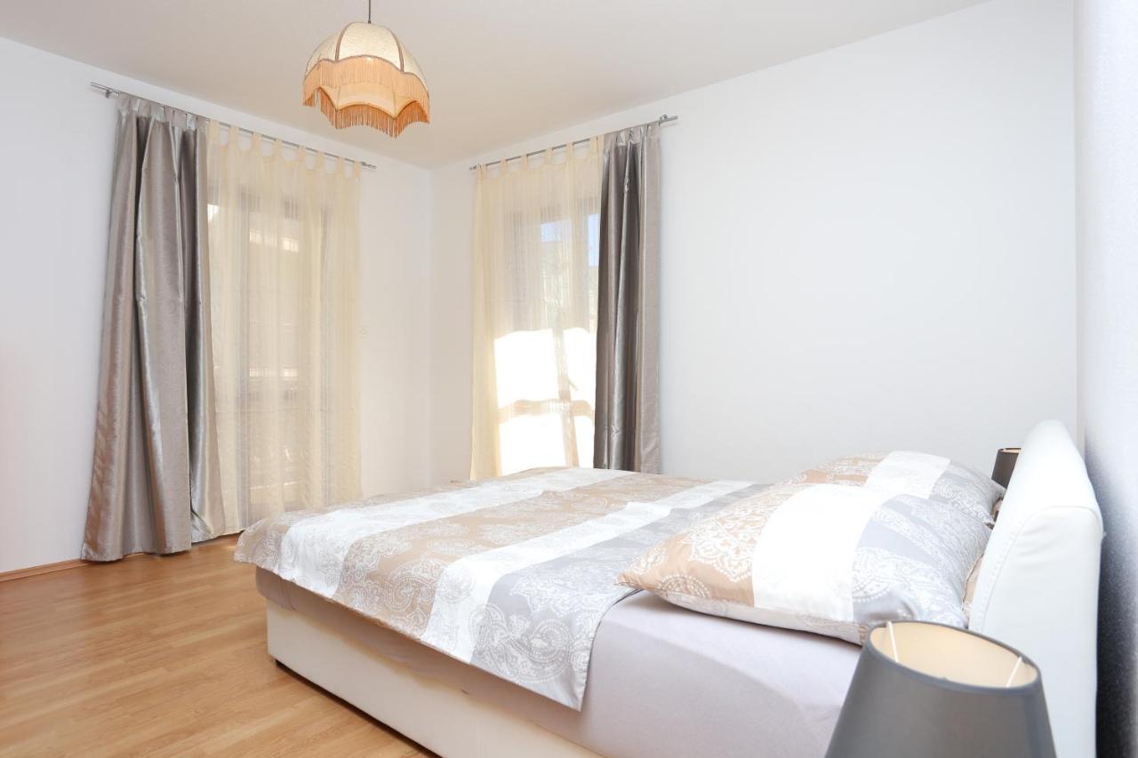 Apartments By The Sea Arbanija, Ciovo - 17332 Trogir Eksteriør bilde